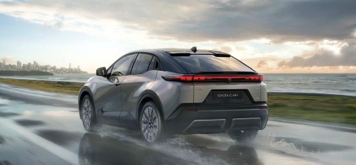 toyota c-hr+ im regen